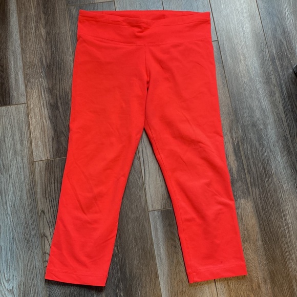 Pink under armor pants. Size small - Picture 2 of 3